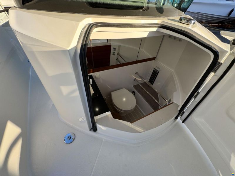 Axopar 28 Cabin