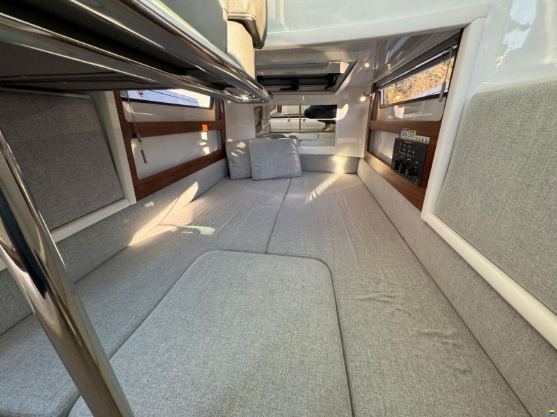 Axopar 28 Cabin