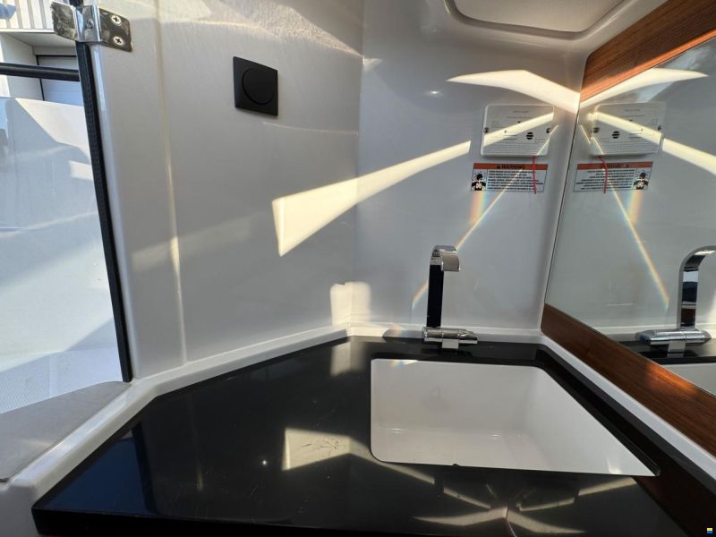 Axopar 28 Cabin