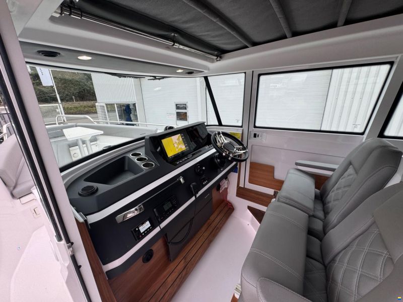 Axopar 28 Cabin