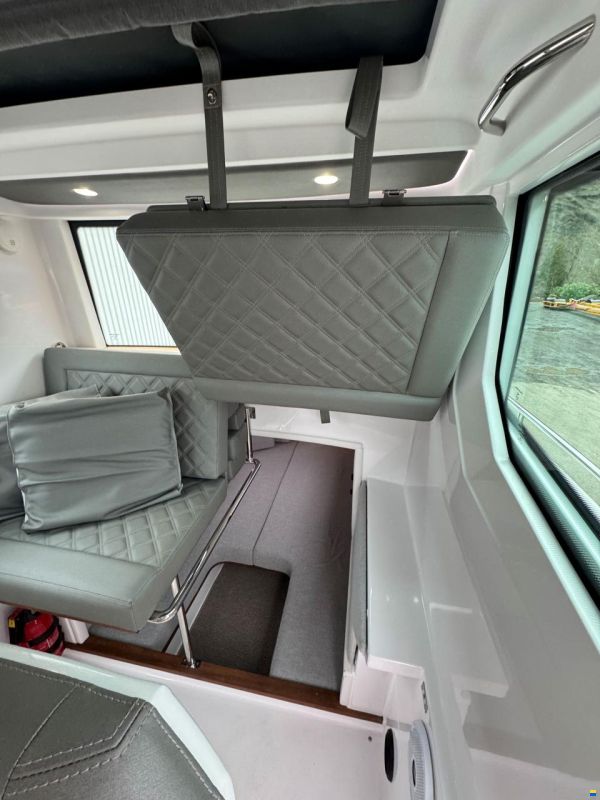 Axopar 28 Cabin