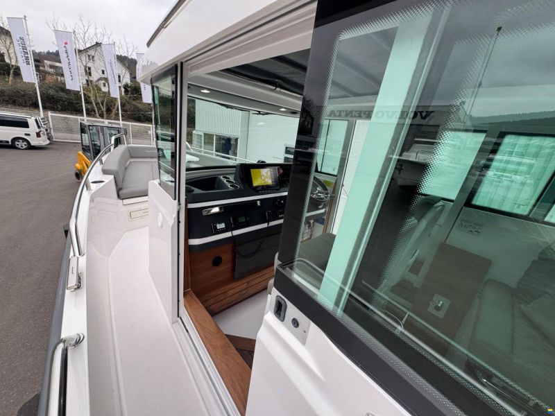 Axopar 28 Cabin