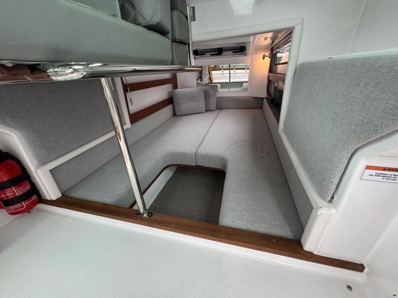 Axopar 28 Cabin