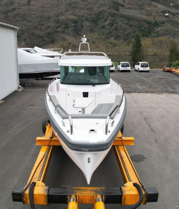Axopar 28 Cabin