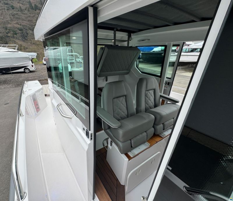 Axopar 28 Cabin