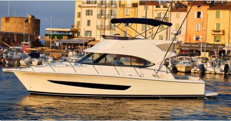 Riviera 39 SPORTS MOTOR YACHT FLYBRIDGE