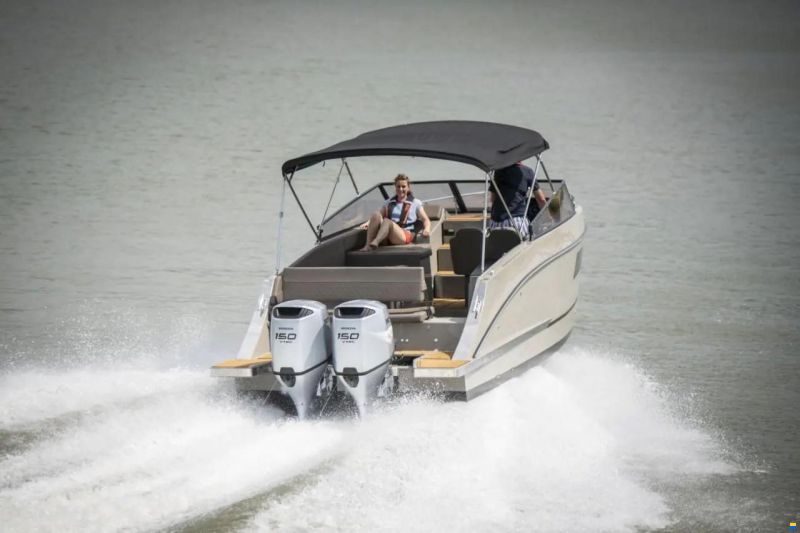 Maxima 800 Cabin