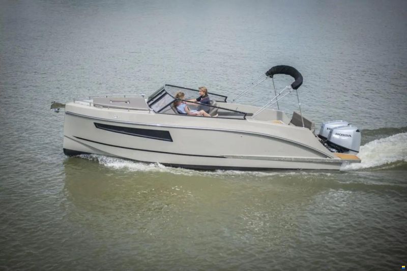 Maxima 800 Cabin
