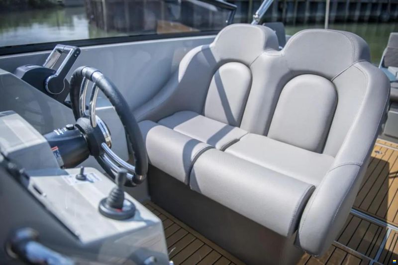 Maxima 800 Cabin