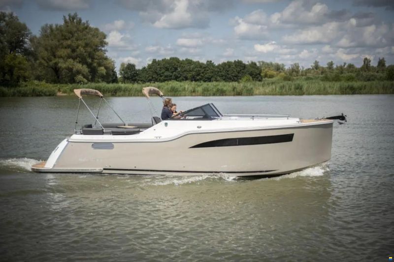 Maxima 920 Cabin