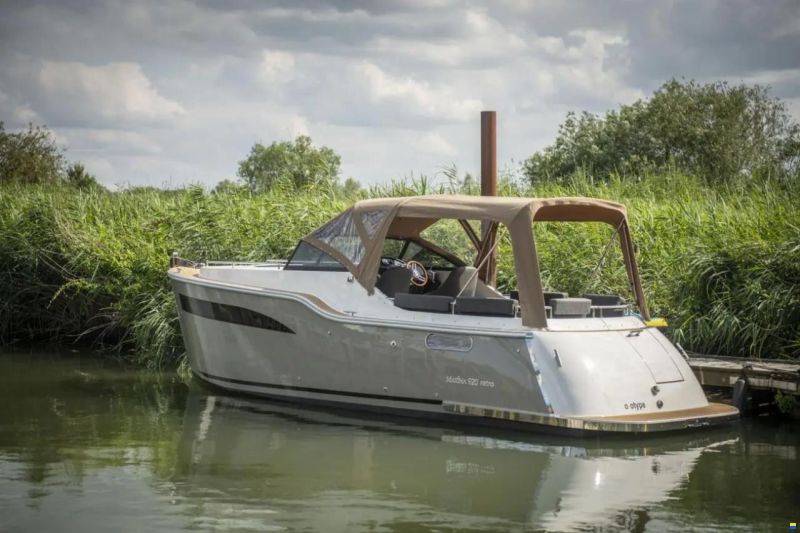 Maxima 920 Cabin
