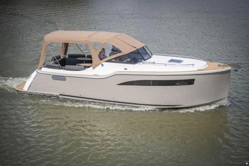 Maxima 920 Cabin