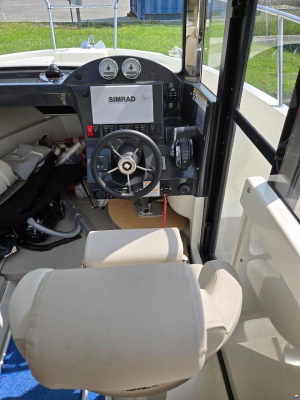 Quicksilver QS 755 PILOT HOUSE