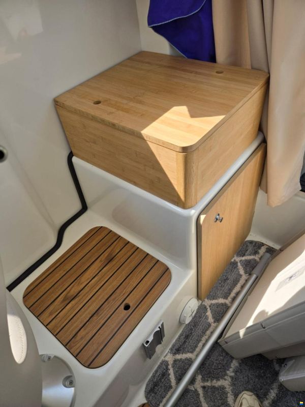 Quicksilver QS 755 PILOT HOUSE