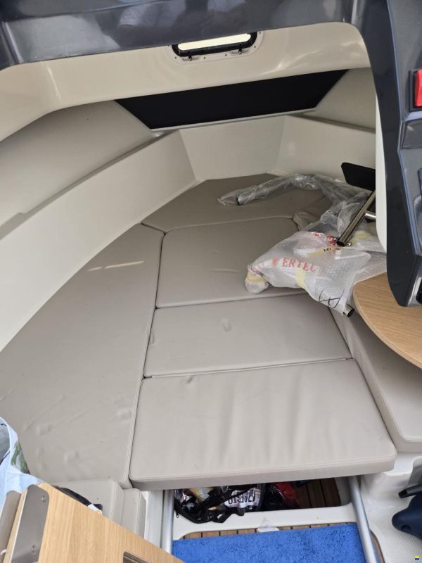 Quicksilver QS 755 PILOT HOUSE