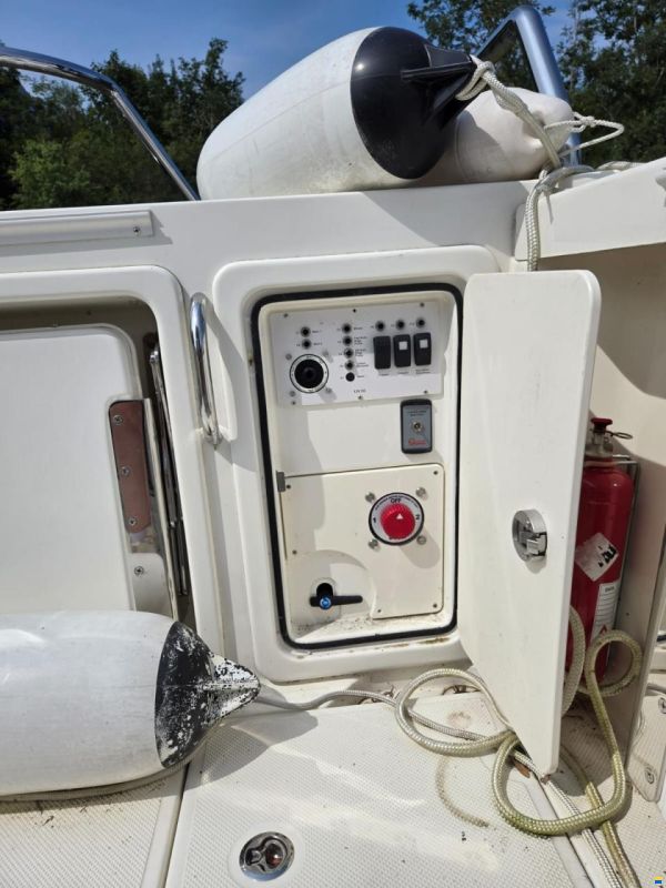 Quicksilver QS 755 PILOT HOUSE