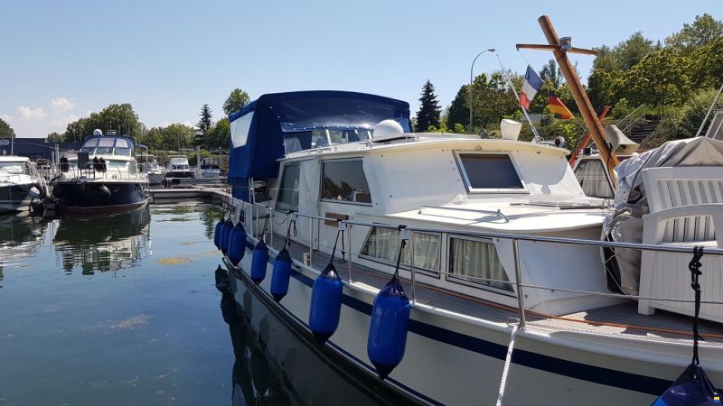 Motoryacht/Wohnschiff/Stahlverdränger