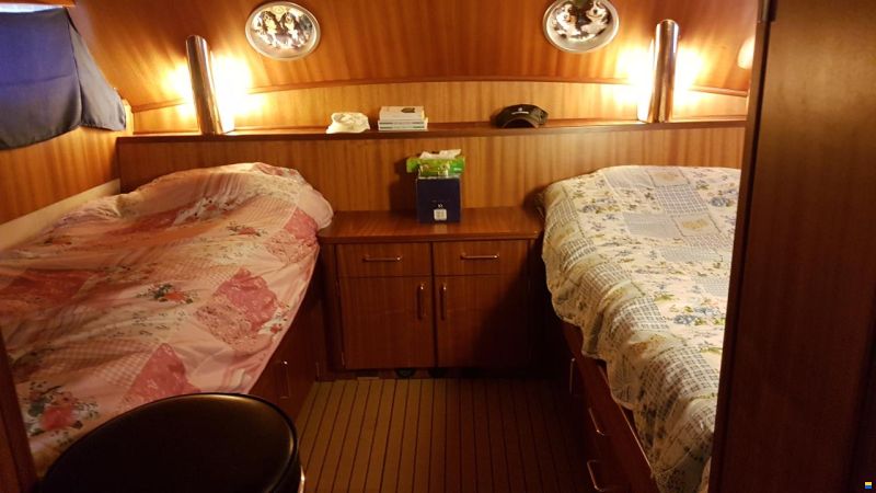 Motoryacht/Stahlverdränger