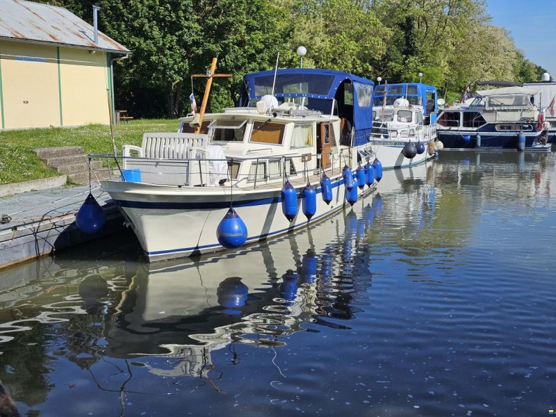 Motoryacht/Wohnschiff/Stahlverdränger