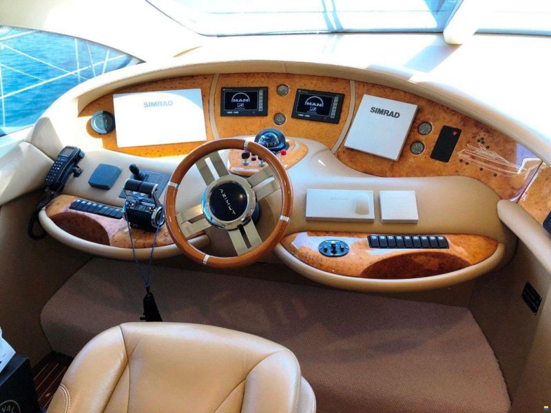 Azimut 68 EVO FLY - BJ. 2008 - 4 KAB.