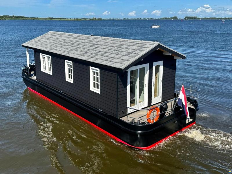 Homeship Vaarchalet 1250D Luxe Houseboat