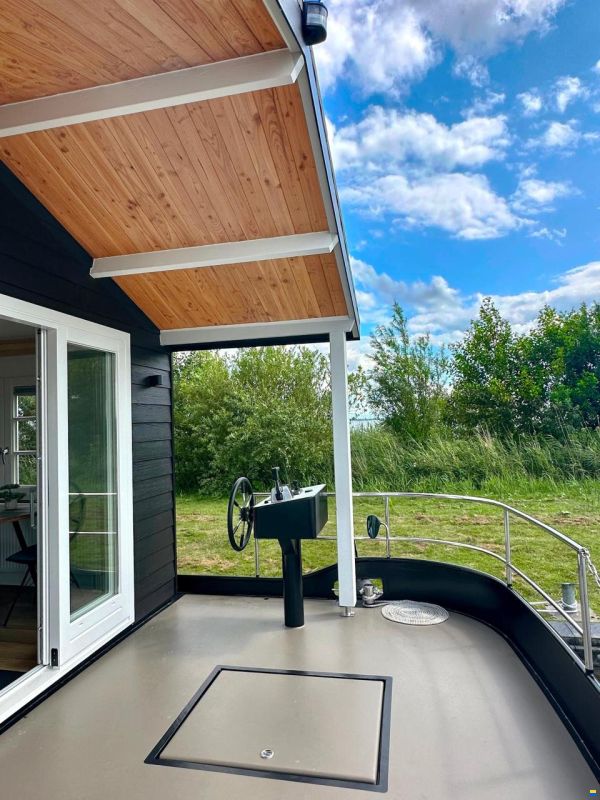 Homeship Vaarchalet 1250D Luxe Houseboat