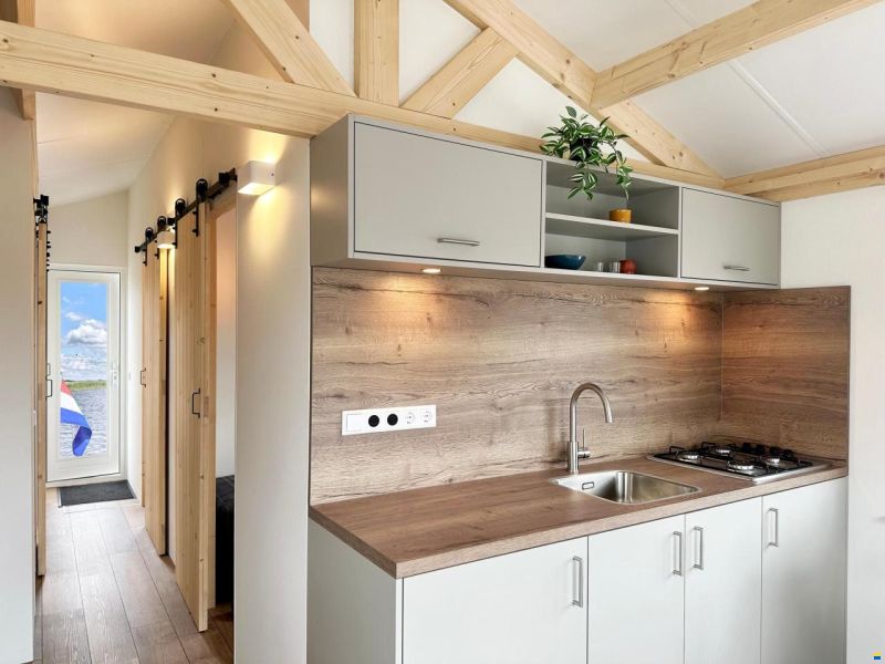 Homeship Vaarchalet 1250D Luxe Houseboat