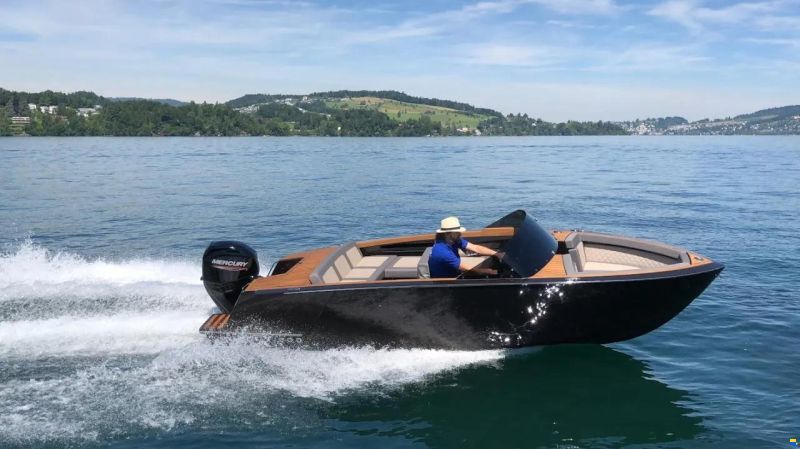 Flying Shark 5.7 Classic Bowrider