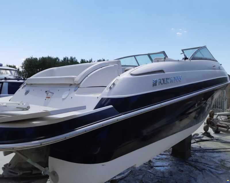Four Winns S215