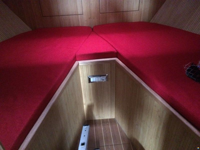 V yacht v 40