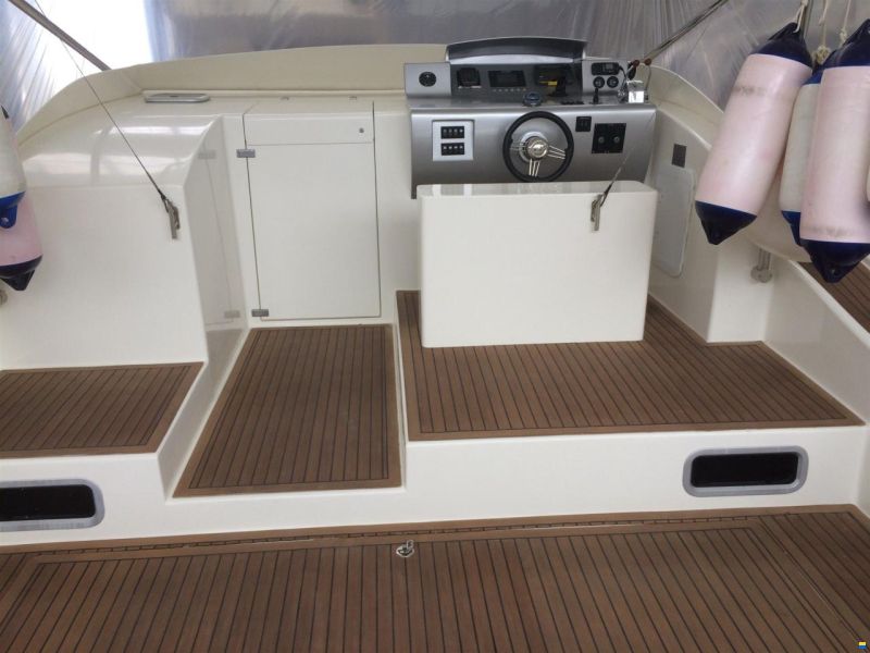 V yacht v 40