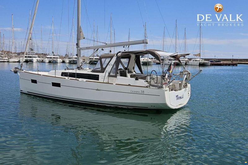 Beneteau Oceanis 38
