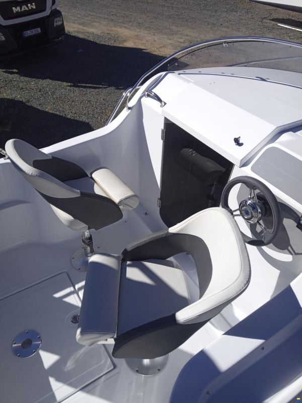 Trident Boats SEARIDER 530 Cabin