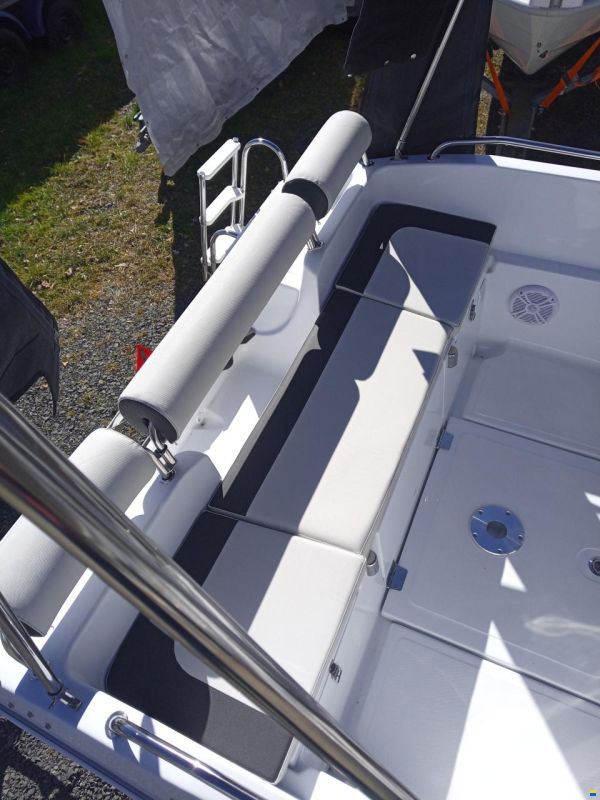 Trident Boats SEARIDER 530 Cabin