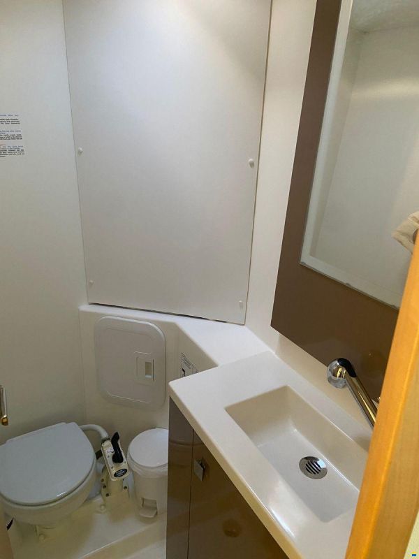 Fountaine Pajot Lucia 40