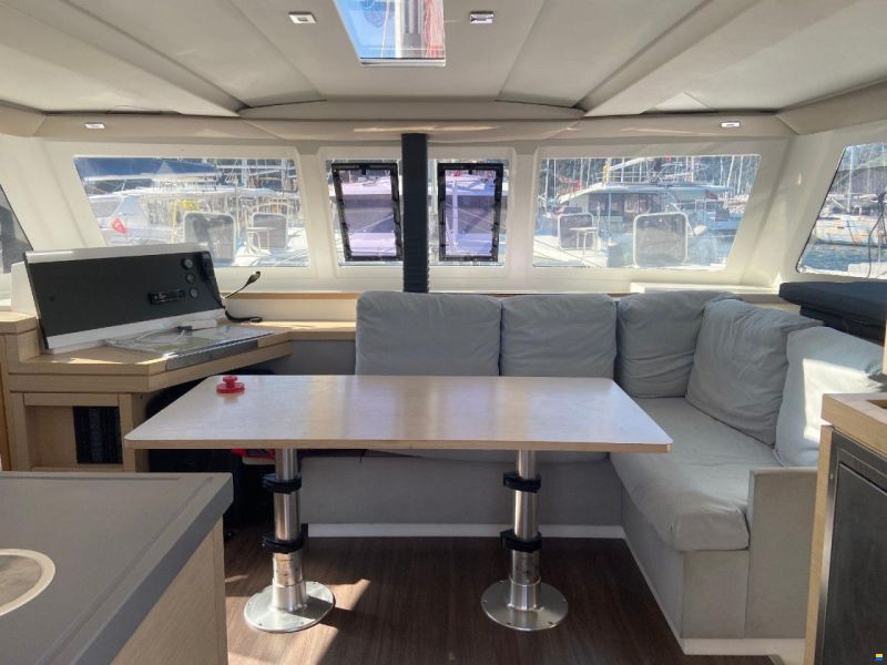 Fountaine Pajot Lucia 40