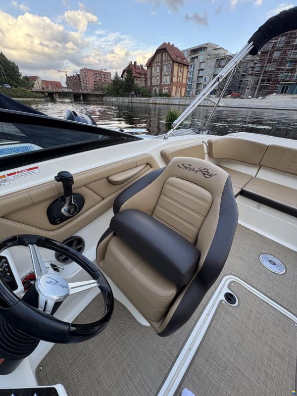 Sea Ray 210 SPX