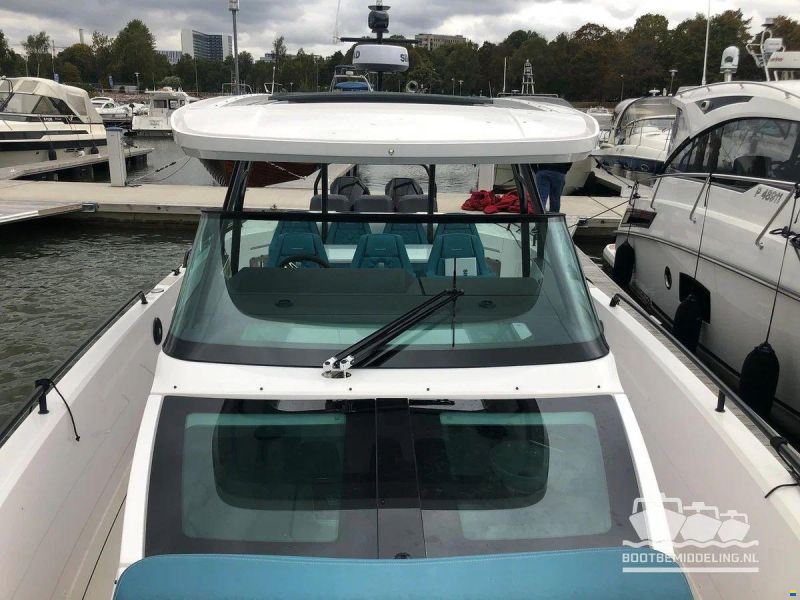 Axopar 37 SUN TOP, BRABUS LINE