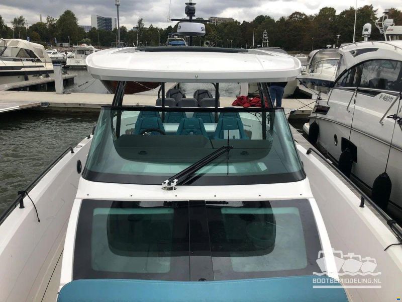 Axopar 37 SUN TOP, BRABUS LINE