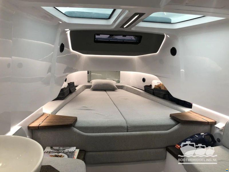 Axopar 37 SUN TOP, BRABUS LINE