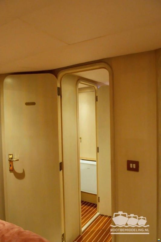 Valk Royal 45