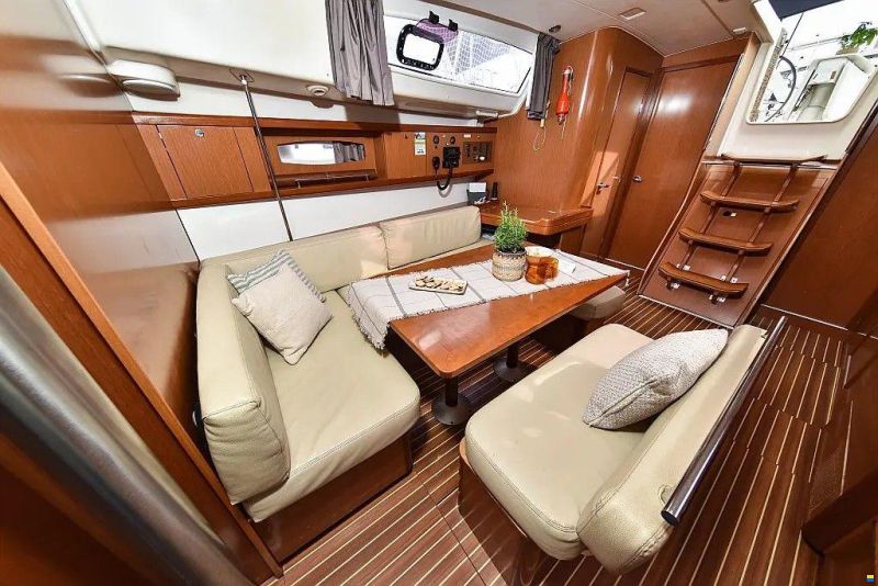 Beneteau Oceanis 43