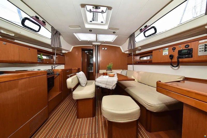 Beneteau Oceanis 43
