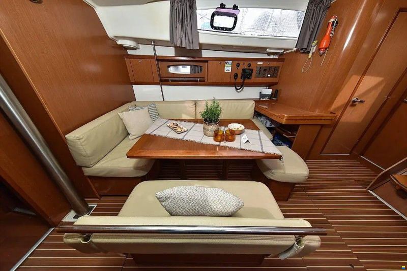 Beneteau Oceanis 43