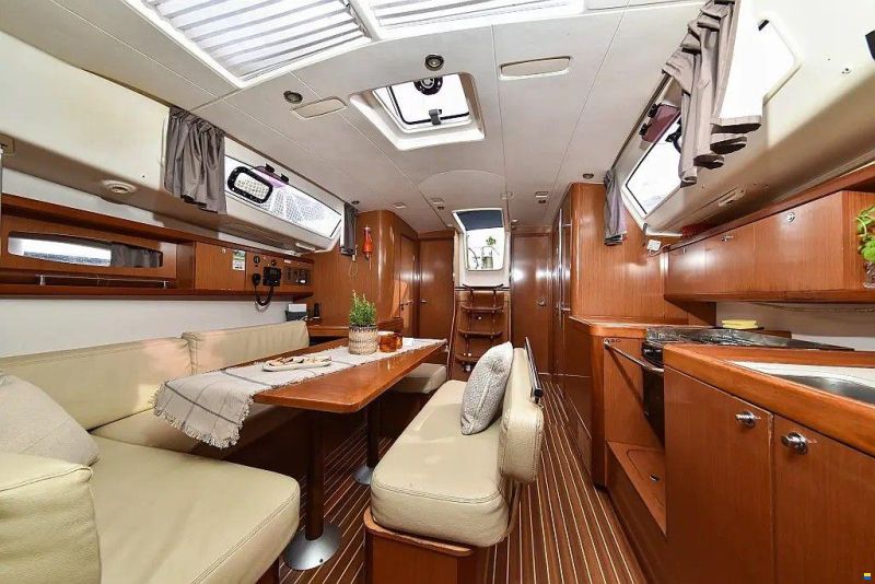 Beneteau Oceanis 43