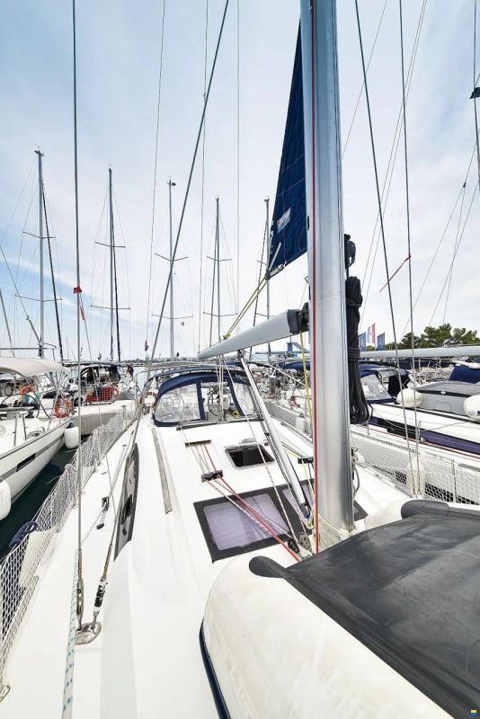 Beneteau Oceanis 43