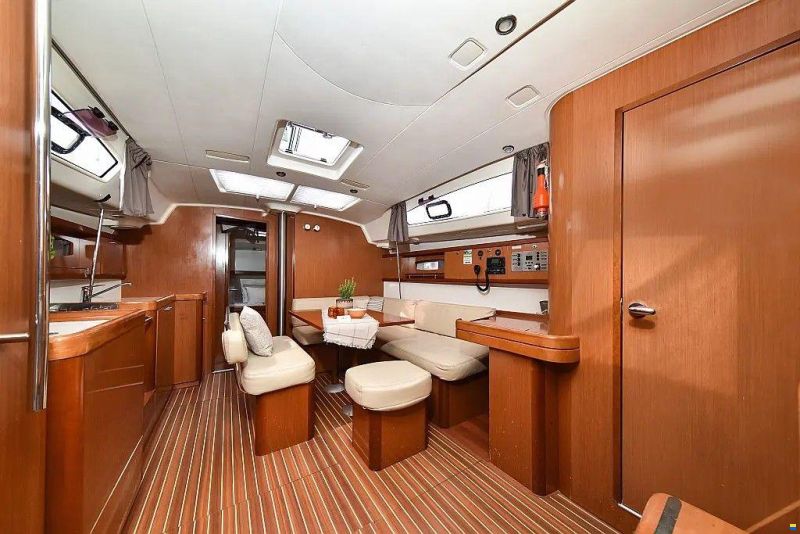 Beneteau Oceanis 43