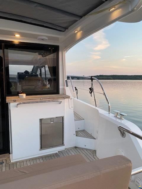 Sealine C 330 - Bug-Heckstrahlruder/Klimaanlage