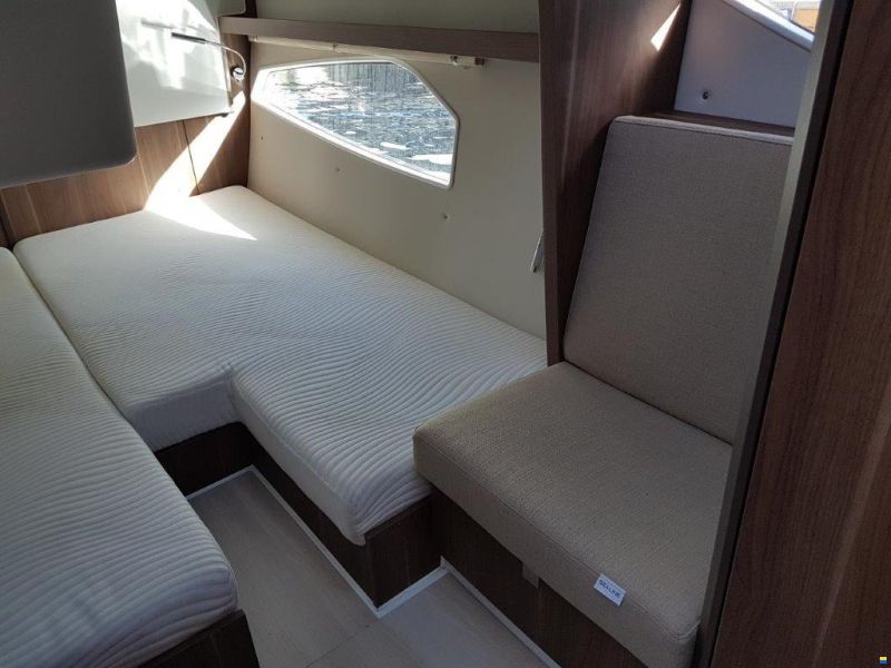 Sealine C 330 - Bug-Heckstrahlruder/Klimaanlage
