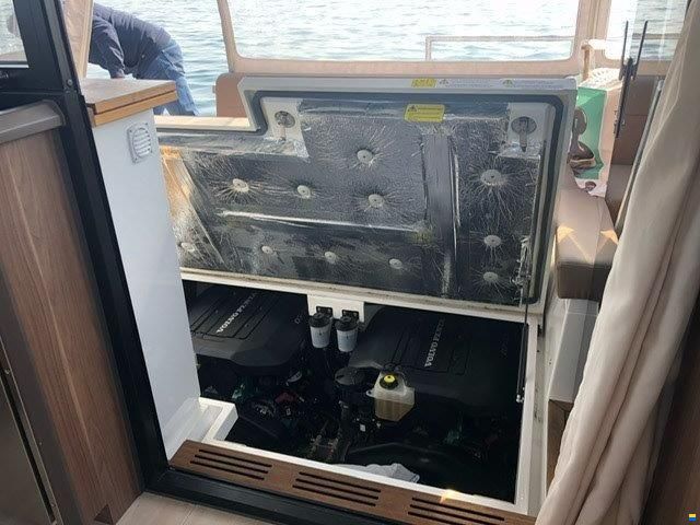 Sealine C 330 - Bug-Heckstrahlruder/Klimaanlage